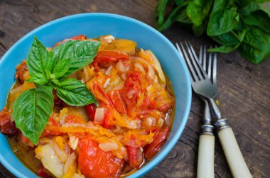 İtalyan peperonata: kavrulmuş dolmalık biber