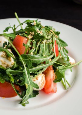 Taze, roka ile yaz salata yaprakları