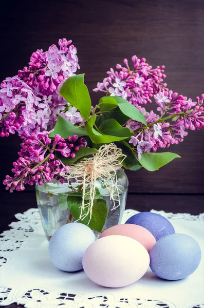 Easter background with eggs and lilac — Stock Photo, Image