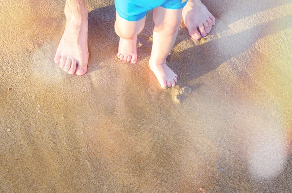 Sahilde ilk adımlarını işi bebek