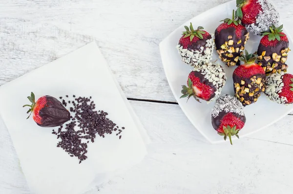 딸기 초콜릿으로 덮여 — 스톡 사진