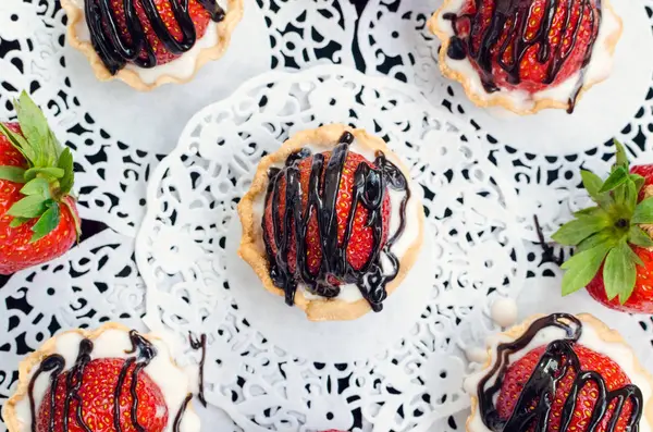 Tarta de fresa con crema de vainilla — Foto de Stock