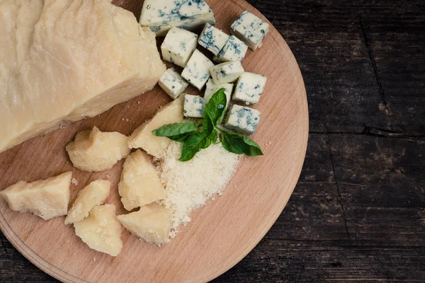 Grated Parmesan and sliced Blue cheese — Stock Photo, Image