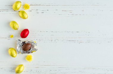 Çikolata yumurta ile Paskalya kompozisyon