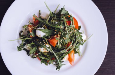 Taze, roka ile yaz salata yaprakları