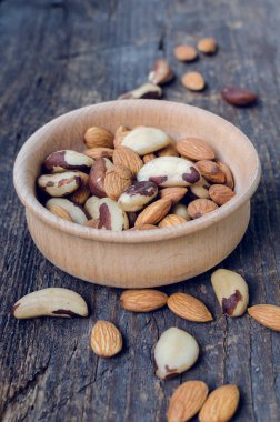 Ahşap kasede fındık