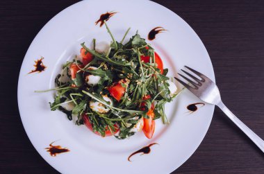 Taze, roka ile yaz salata yaprakları
