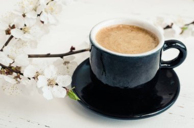Kahve ve kiraz çiçeği