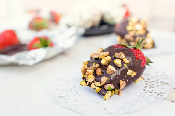 Strawberrie bir çikolata ile kaplı — Stok fotoğraf