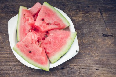 taze dilimlenmiş karpuz