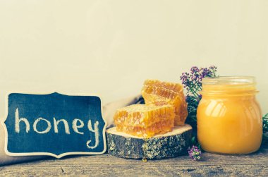 Peteğin ve bal ile cam aranjman