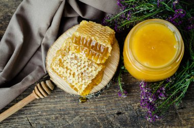 Peteğin ve bal ile cam aranjman