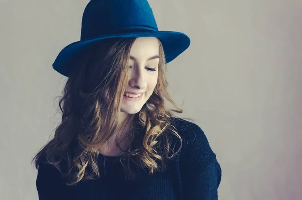 Portrait of beautiful girl in a hat — Stock Photo, Image