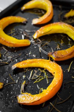 taze pişmiş ve sulu kabak dilimleri