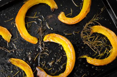 taze pişmiş ve sulu kabak dilimleri