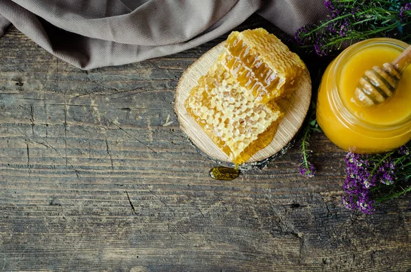 넓어짐, 꿀 유리 냄비 — 스톡 사진