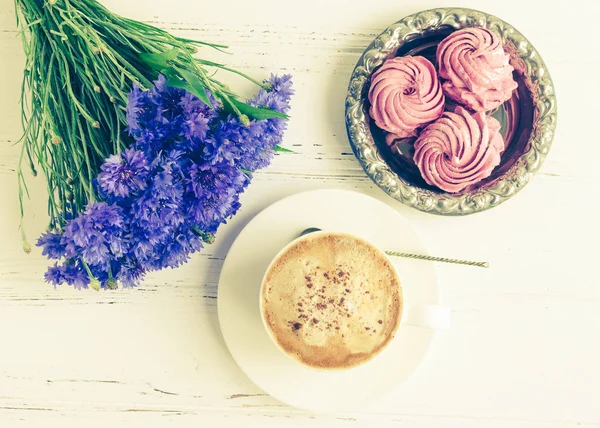 Zephyr with cup of cappuccino coffee — Stock Photo, Image