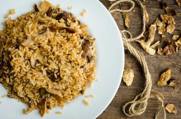 Risoto de cogumelos italiano tradicional caseiro — Fotografia de Stock