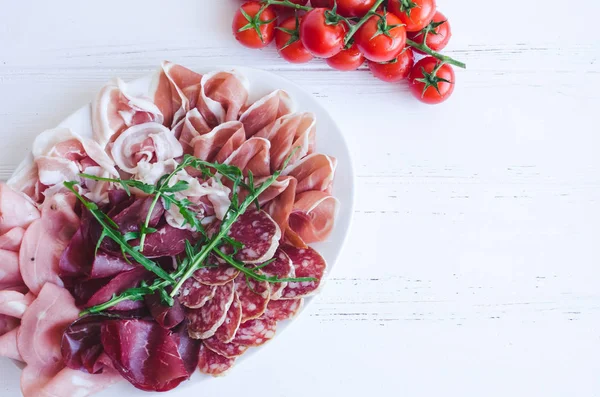 Soğuk füme et tabağı