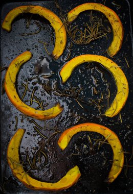 taze pişmiş ve sulu kabak dilimleri