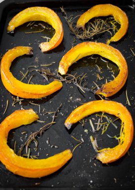 taze pişmiş ve sulu kabak dilimleri