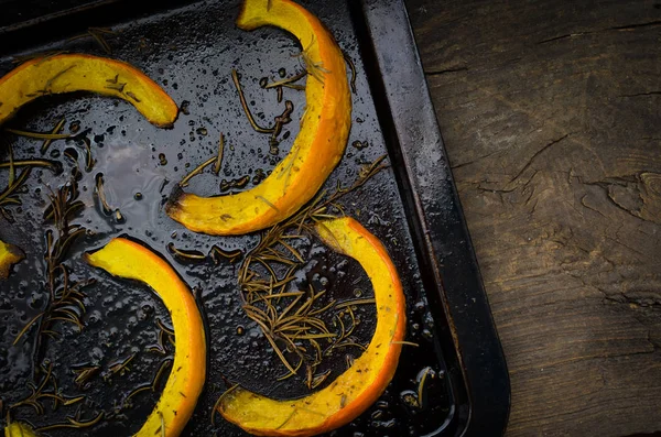 taze pişmiş ve sulu kabak dilimleri