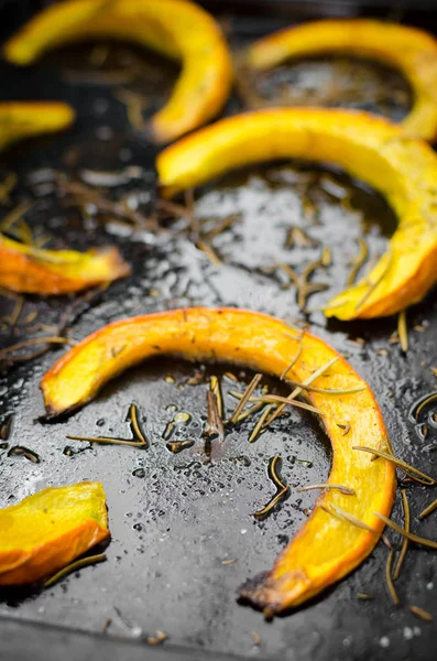 taze pişmiş ve sulu kabak dilimleri