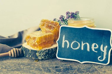 Peteğin ve bal ile cam aranjman