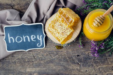 Peteğin ve bal ile cam aranjman