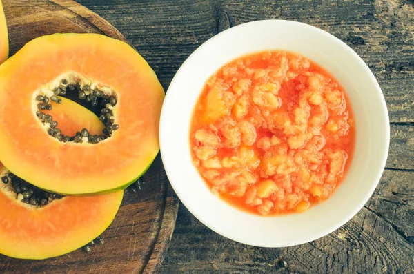 Fresh papaya natural facial mask — Stock Photo, Image