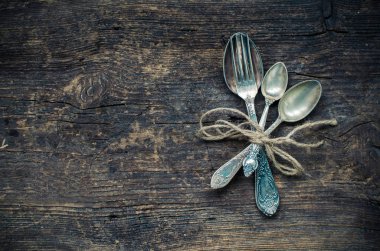 Şükran günü sonbahar yer ayarıyla çatal bıçak takımı