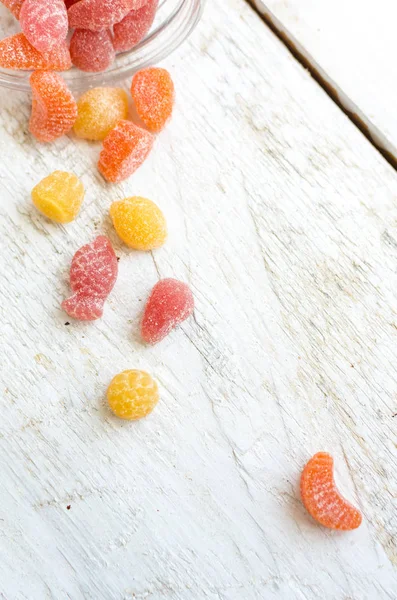 Vitaminler sakızlı şişesinden döktü