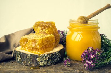 Peteğin ve bal ile cam aranjman