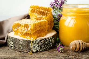 Peteğin ve bal ile cam aranjman