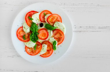 Nefis caprese salatası.