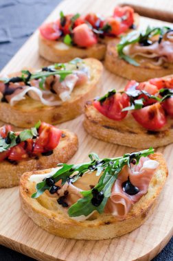 Brushetta veya otantik geleneksel İspanyolca tapas