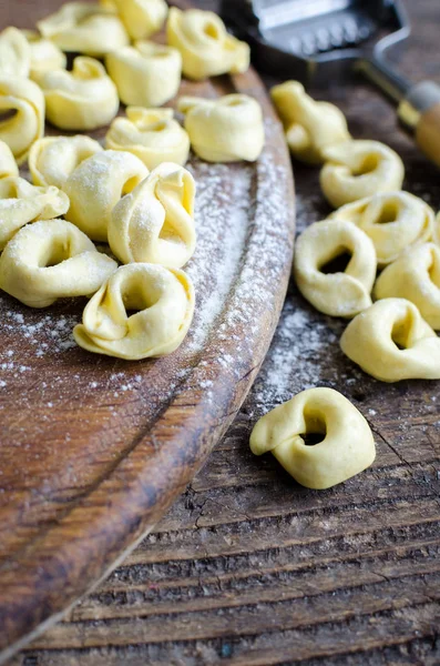 Tortellini italianos recién preparados —  Fotos de Stock