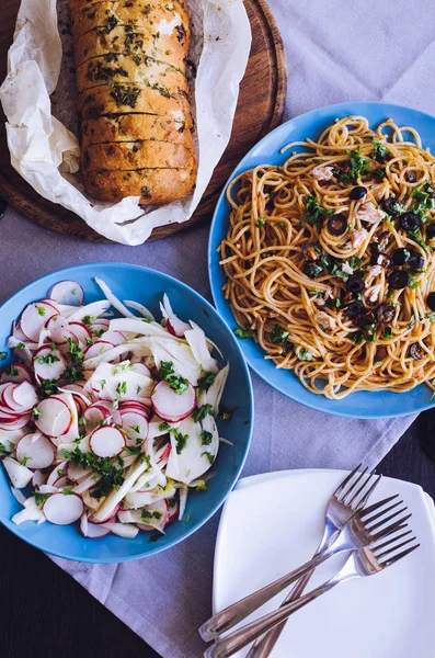 Traditional Italian Dinner Spaghetti Alla Puttanesca Pasta Black Olives Tuna — Stock Photo, Image