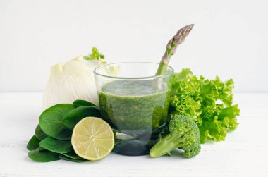 yeşil sebze suyu
