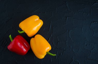 Turuncu sarı kırmızı biber