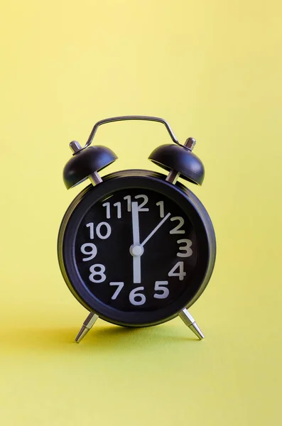 Alarm klok met zes uur — Stockfoto