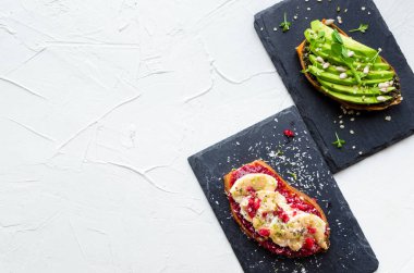 Kahvaltı, atıştırmalık veya öğle yemeği için sağlıklı sandviç