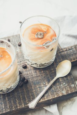 Sütlü kahve buz küpleri