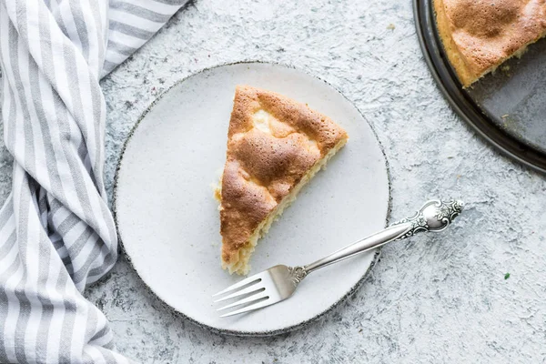 Versgebakken appeltaart met appels — Stockfoto