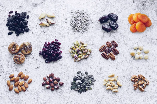100 calorías porción snack saludable de frutos secos, semillas y frutas secas — Foto de Stock
