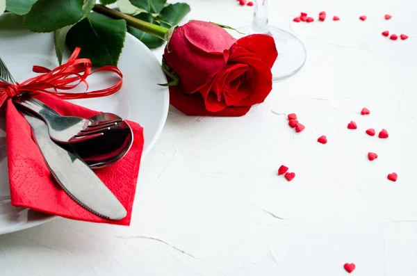 Valentinsdagstabellsetting med bestikk – stockfoto