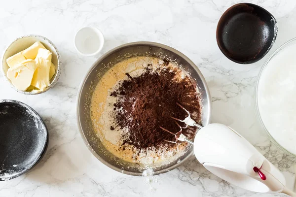 Proceso de hacer pastel de chocolate —  Fotos de Stock