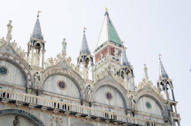 Venedik, İtalya - Meşhur seyahat noktalarının görüldüğü bir yer. Basilica di San Marco manzarası. Venedik 'in mimarisi ve simgesi.
