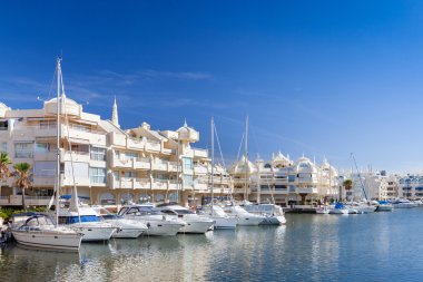 Benalmadena Harbour, Costa del Sol, İspanya ile yatlar