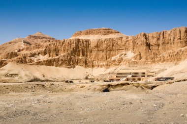 Kraliçe başına Tapınağı, Batı Şeria Nil, Mısır